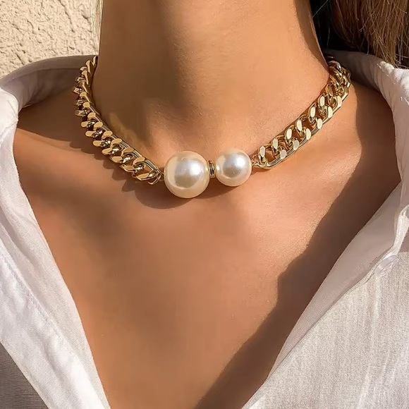 Anthropologie Ginevra Pearl Gold Chain Statement Necklace - Picture 7 of 11
